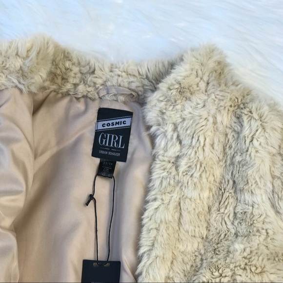 SOLD 🌠Urban Behavior Faux Fur Vest - Tan - Picture 4 of 4